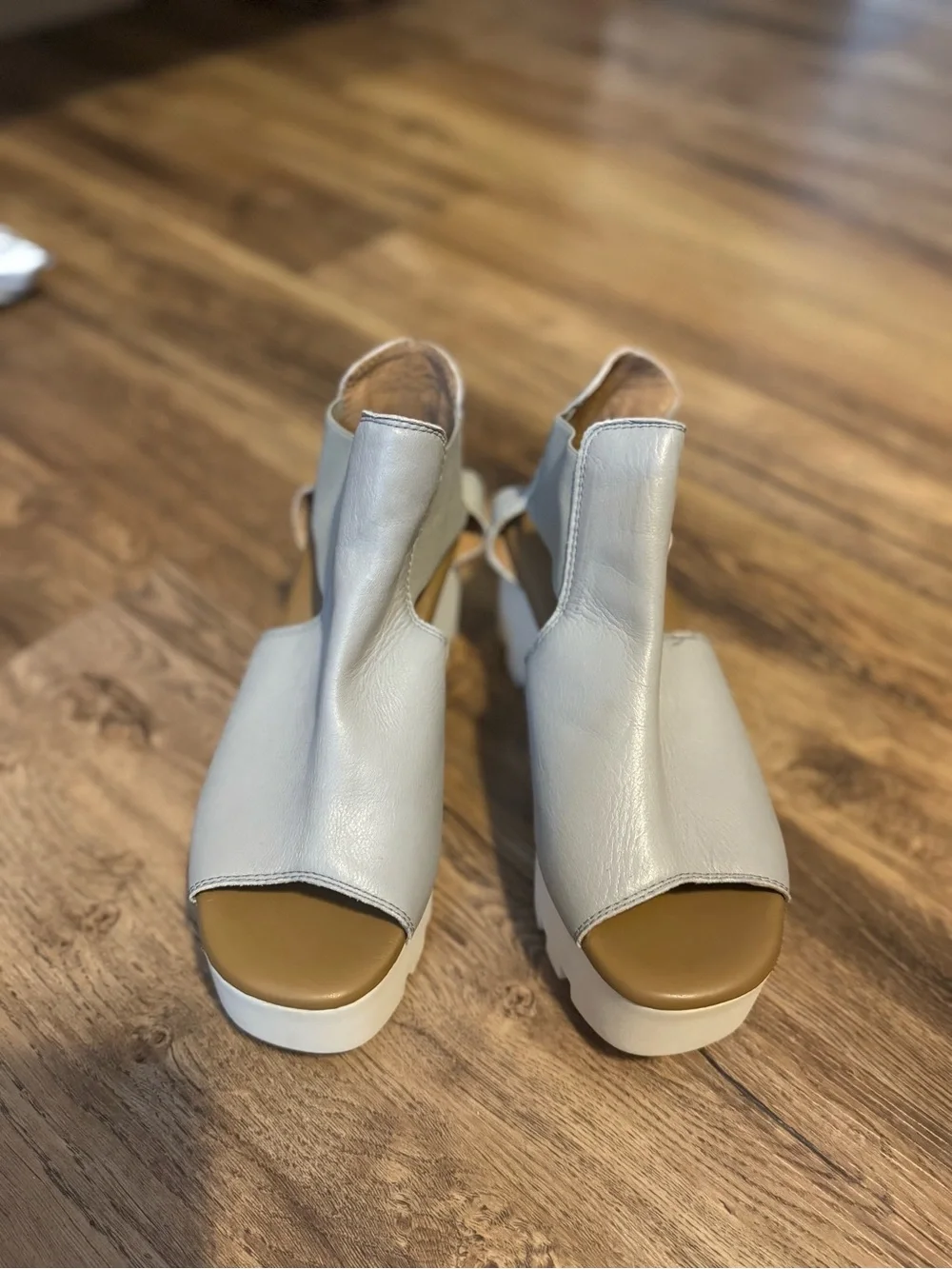 Piampiani contemporary white